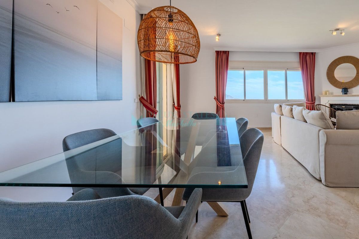 Penthouse for sale in La Mairena, Marbella East