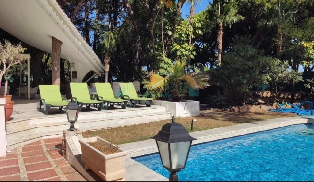 Villa for sale in Cabopino, Marbella East