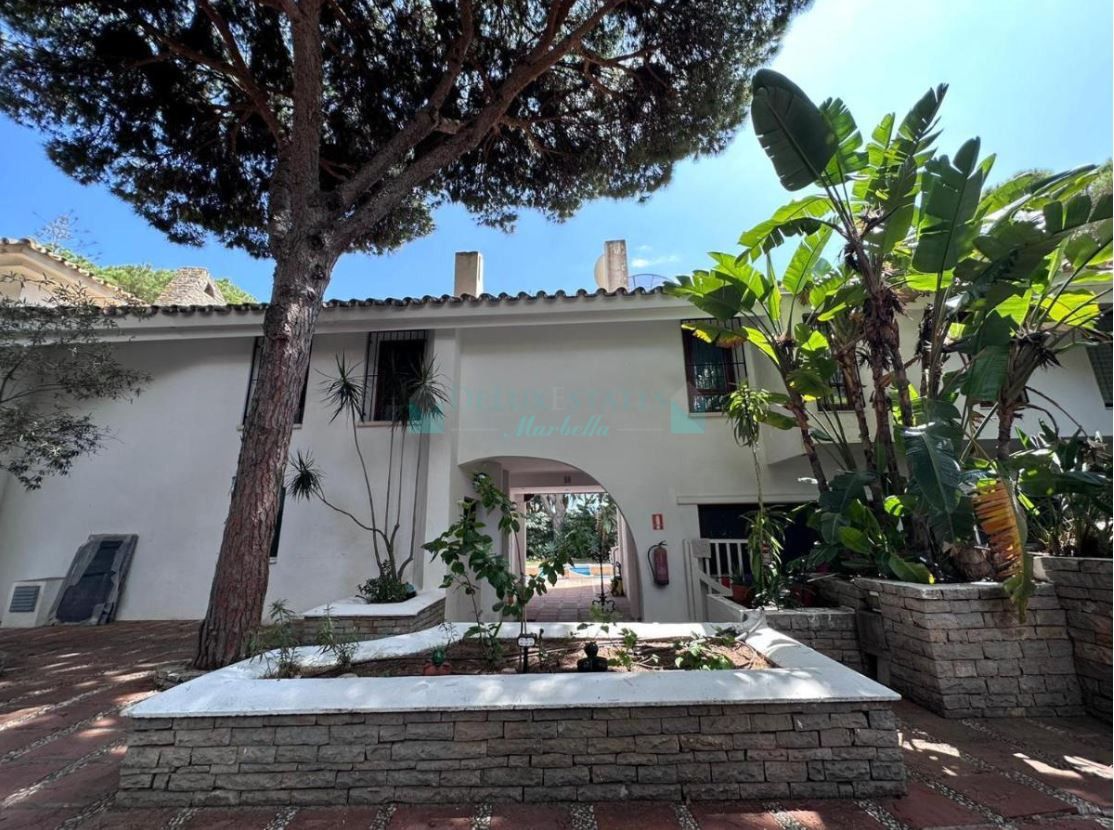 Villa for sale in Cabopino, Marbella East