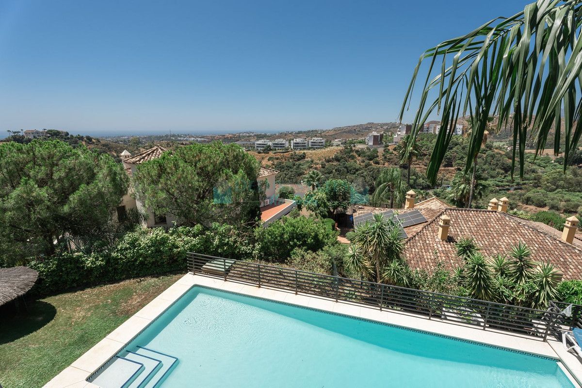 Apartment for sale in El Almendro, Benahavis