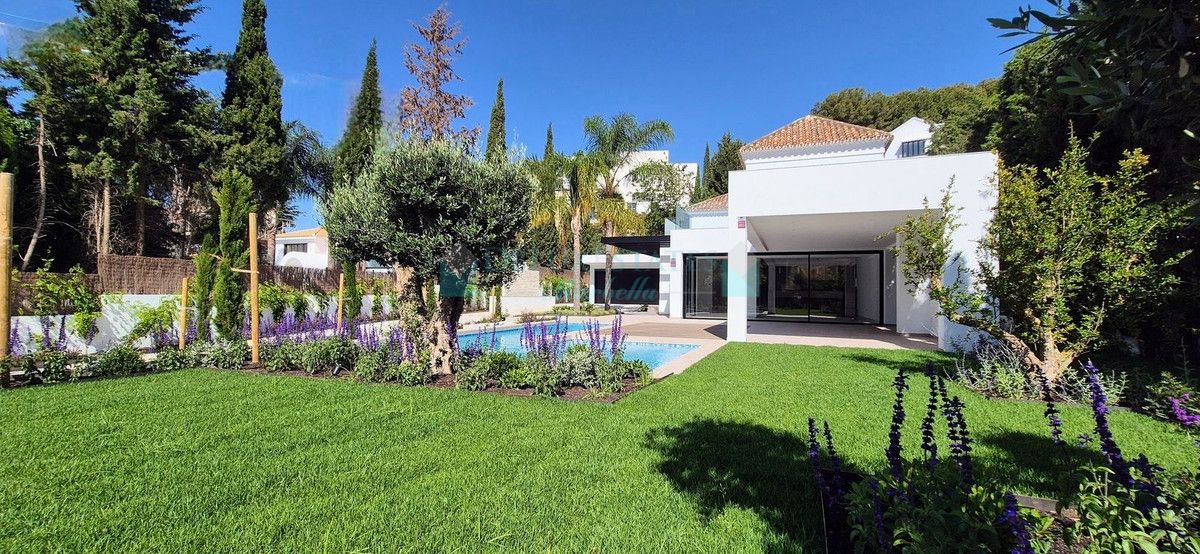 Villa en venta en El Paraiso, Estepona