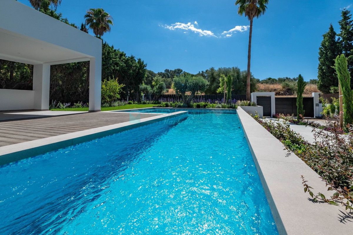 Villa en venta en El Paraiso, Estepona