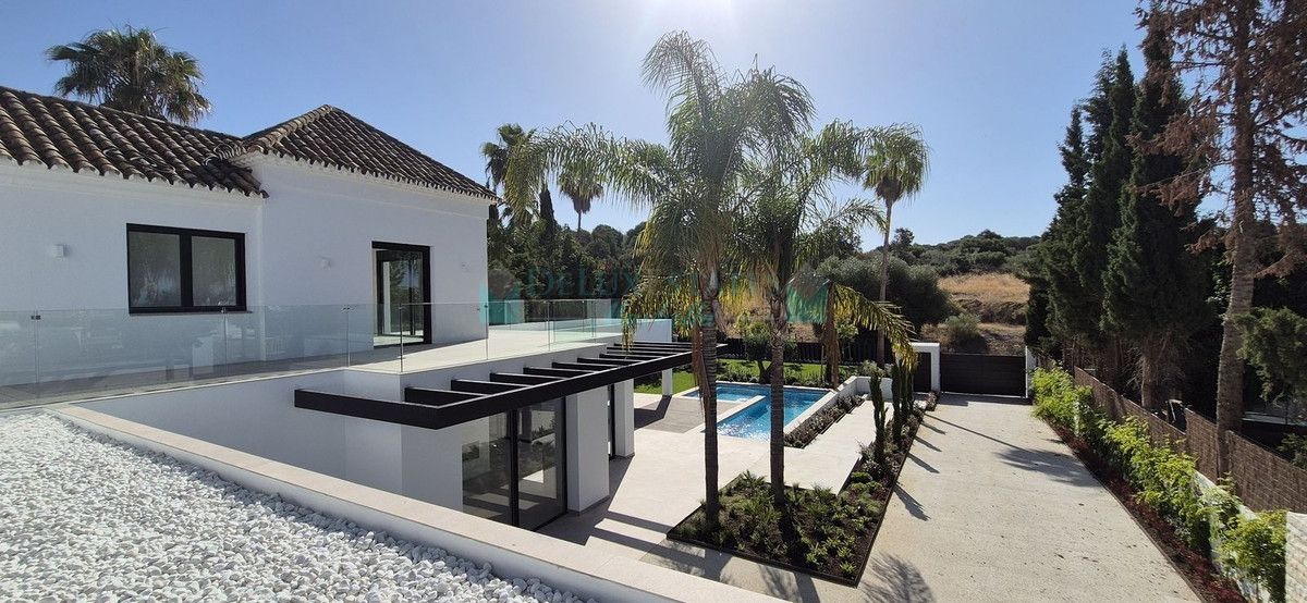 Villa en venta en El Paraiso, Estepona