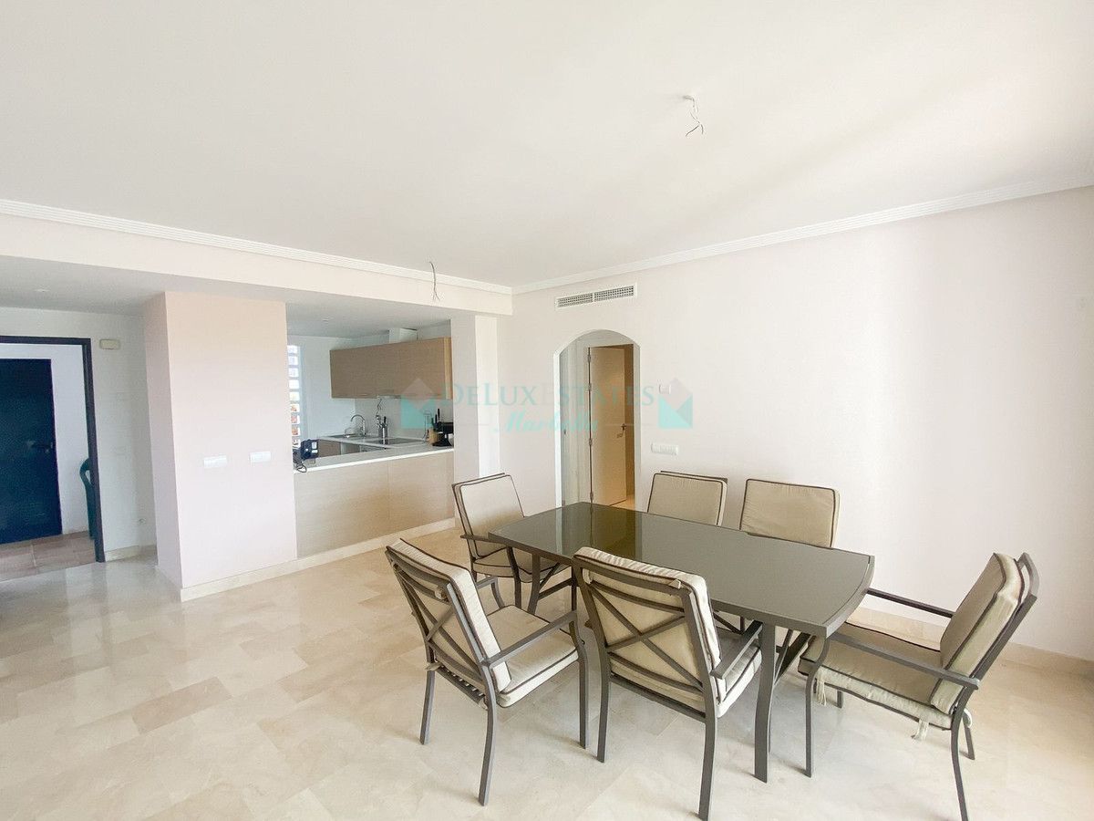 Apartamento Planta Baja en venta en Los Arqueros, Benahavis