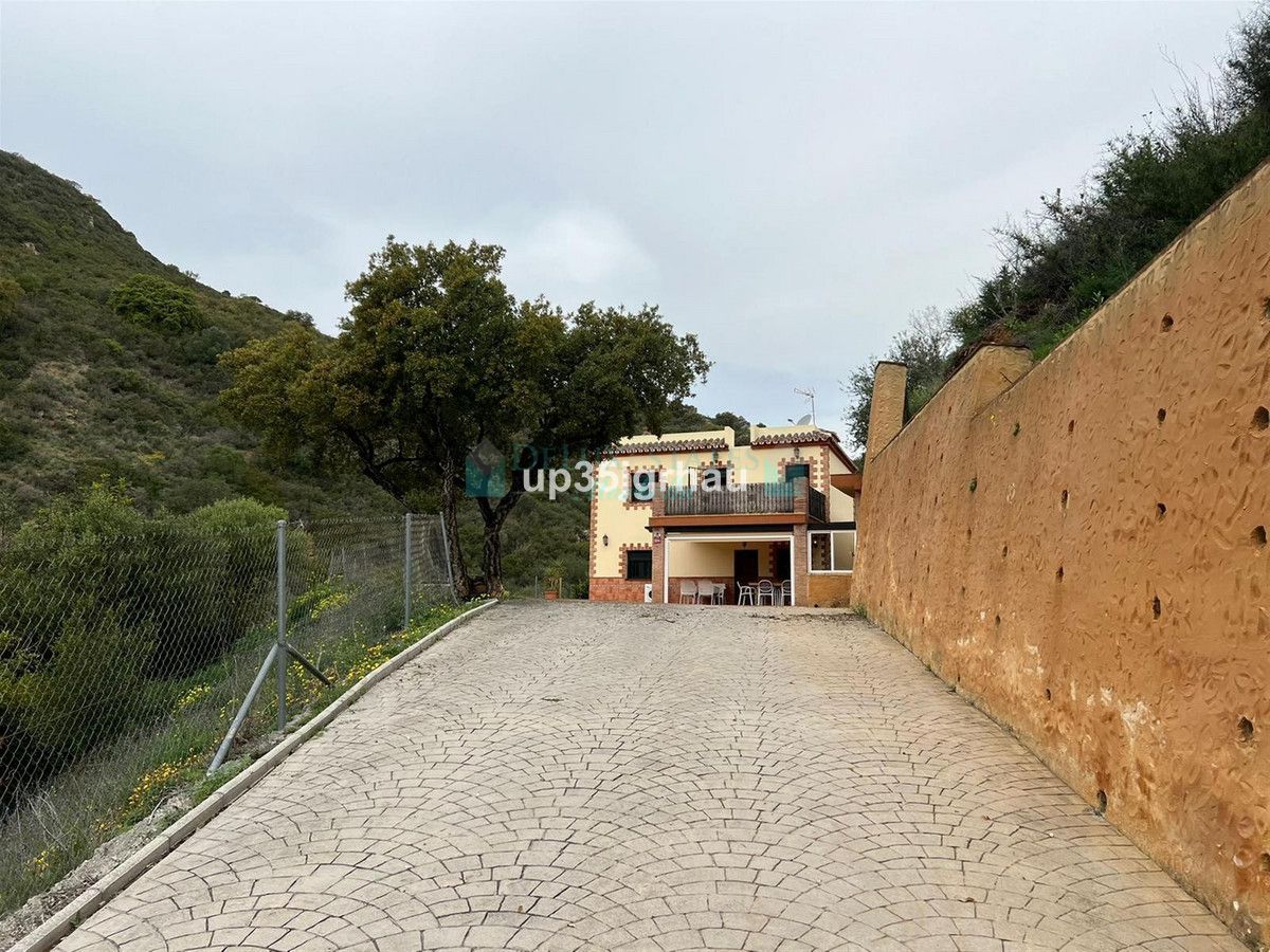 Villa for sale in Estepona