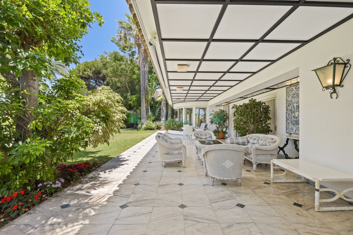 Villa for sale in Los Monteros, Marbella East