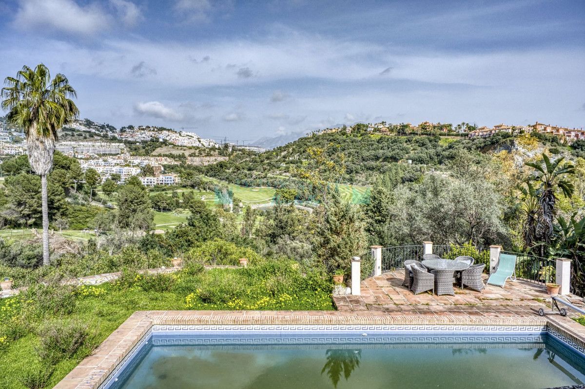 Villa for sale in El Almendro, Benahavis