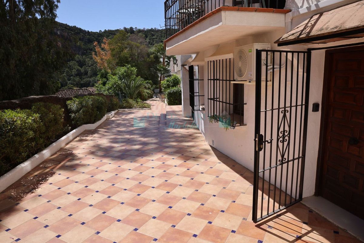 Ground Floor Apartment for sale in Benahavis