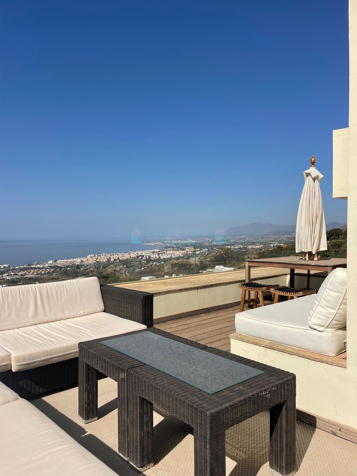 Penthouse for rent in Los Altos de los Monteros, Marbella East