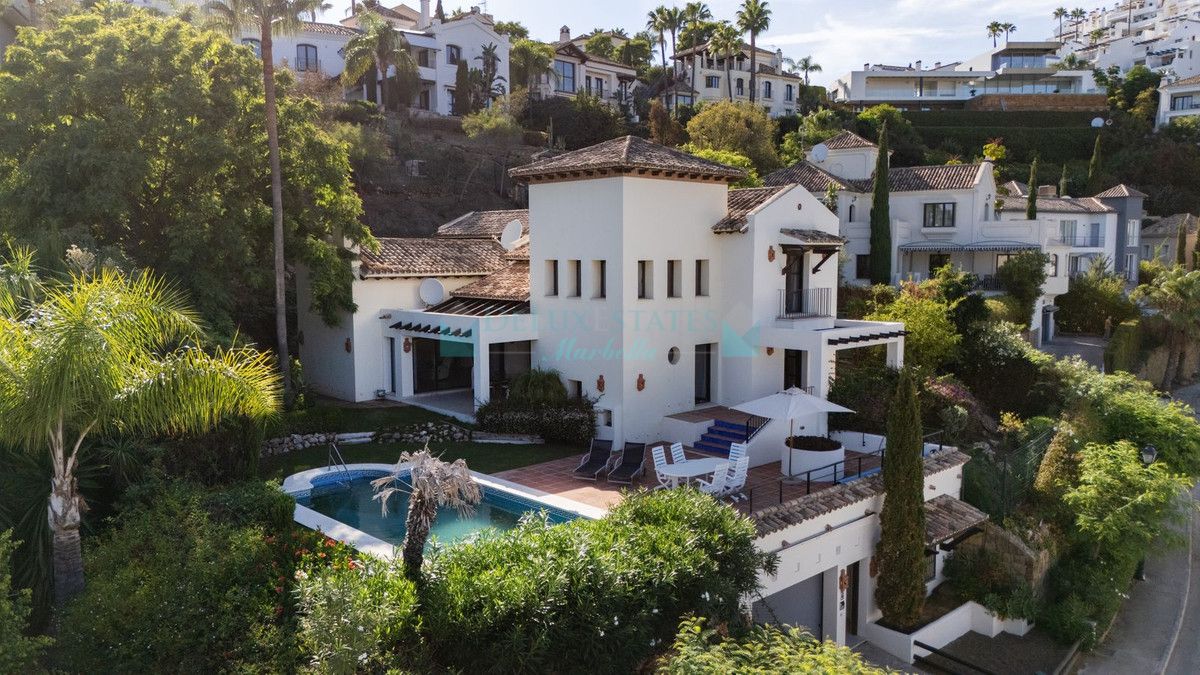 Villa for sale in Benahavis