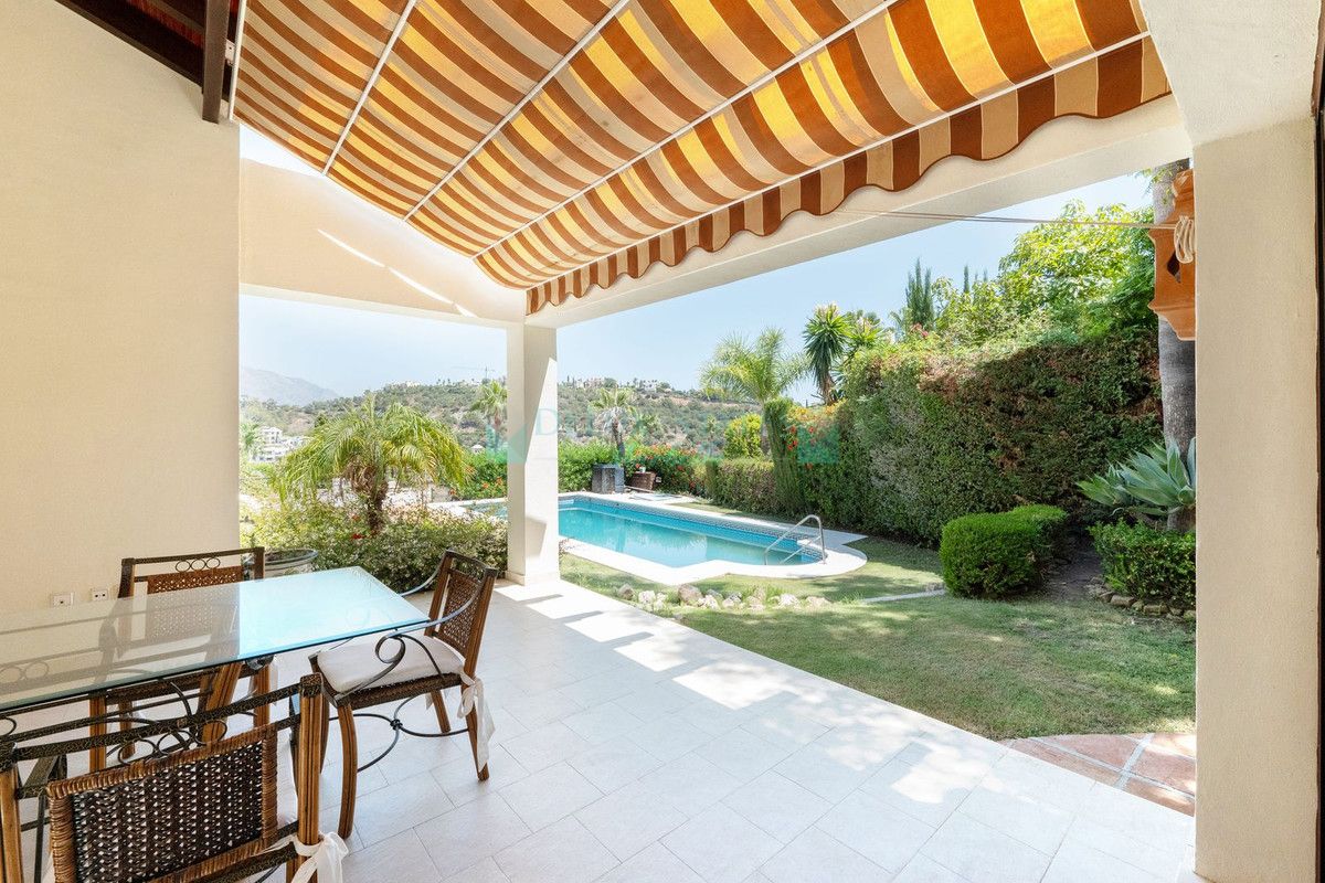 Villa for sale in Benahavis