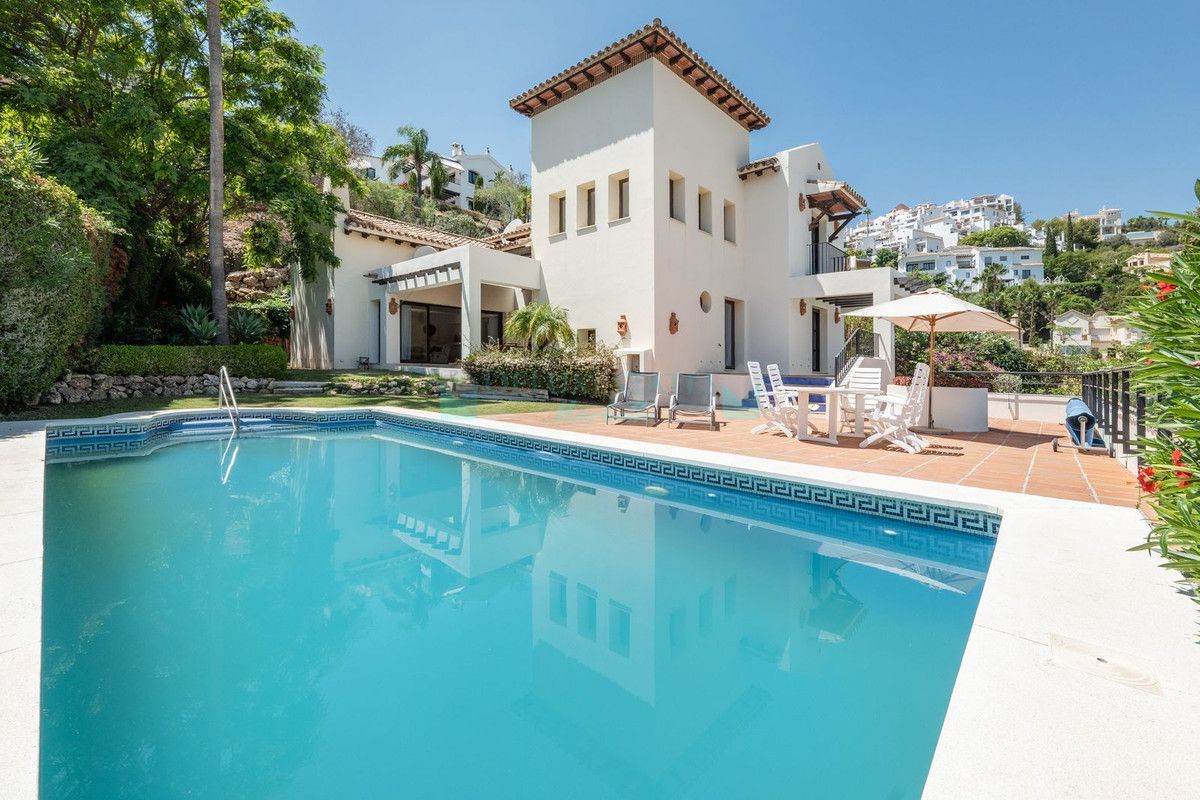 Villa for sale in Benahavis