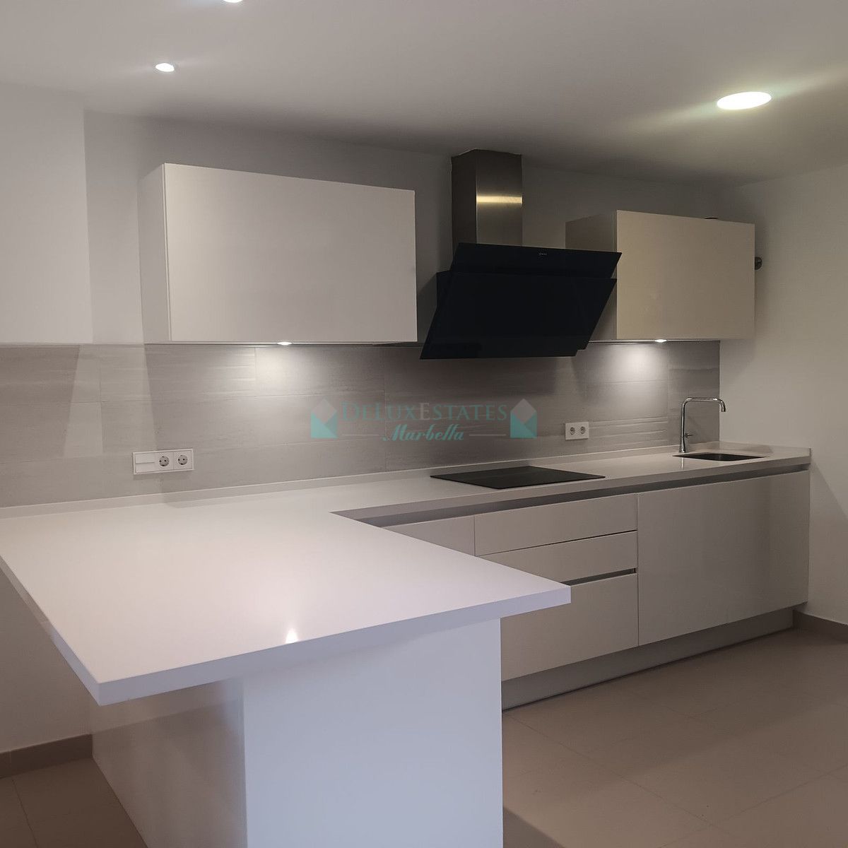 Villa Pareada en venta en Benahavis