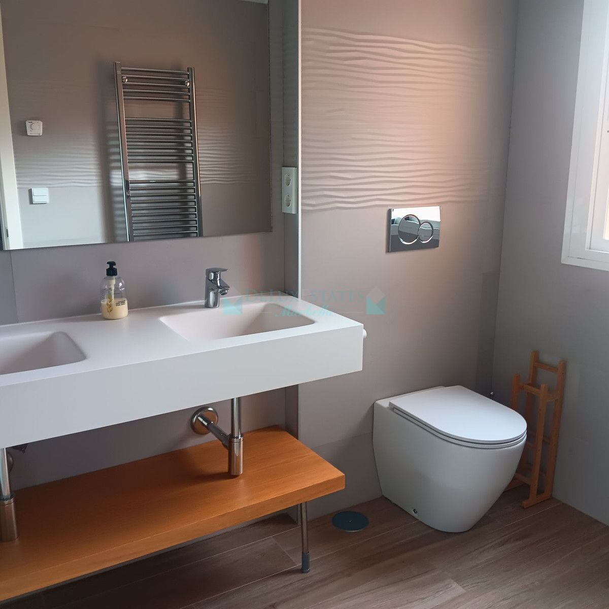 Villa Pareada en venta en Benahavis