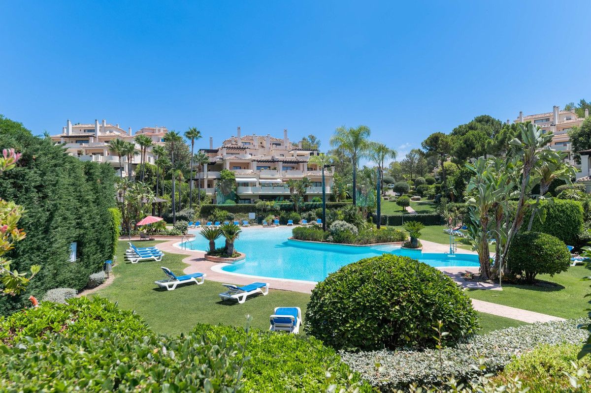 Ground Floor Apartment for sale in Benahavis