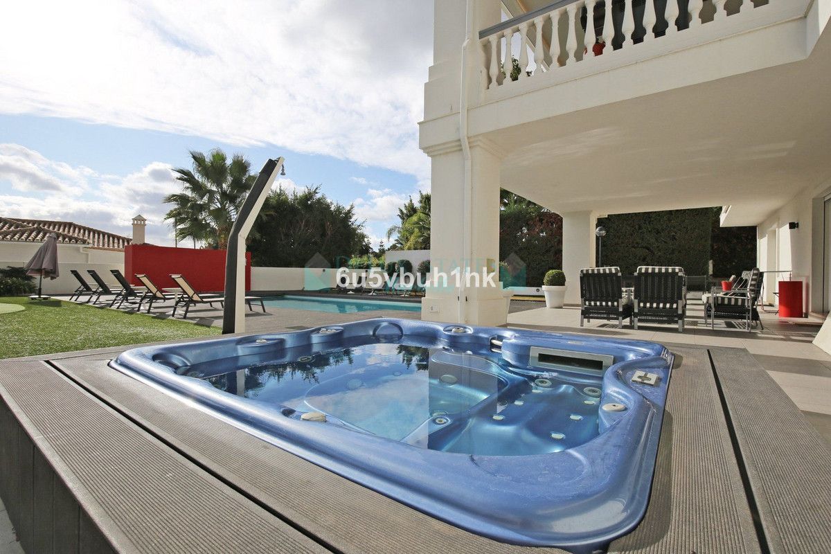 Villa en venta en Nueva Andalucia