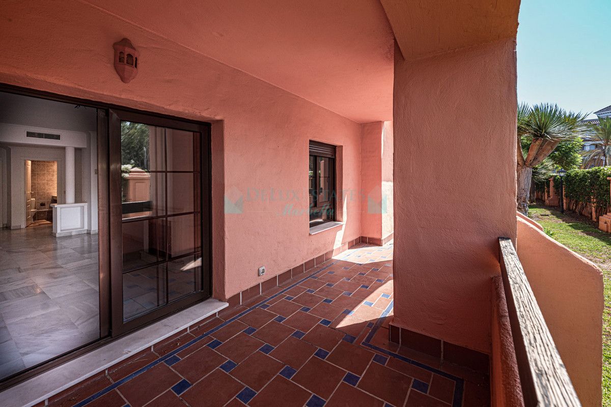 Ground Floor Apartment for sale in Hacienda del Sol, Estepona