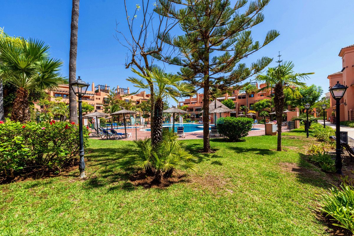 Ground Floor Apartment for sale in Hacienda del Sol, Estepona