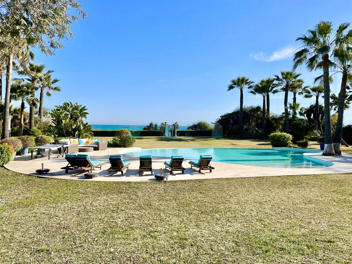 Villa en venta en New Golden Mile, Estepona