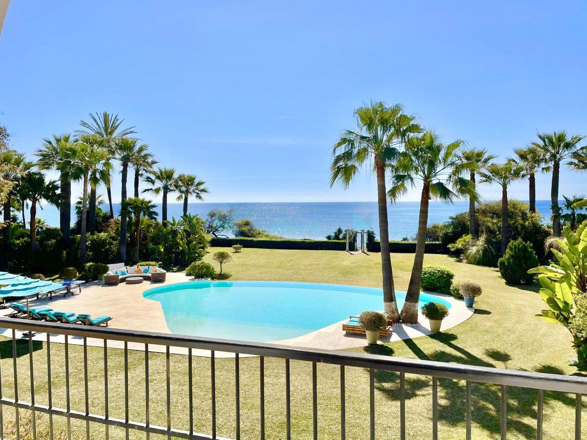 Villa en venta en New Golden Mile, Estepona