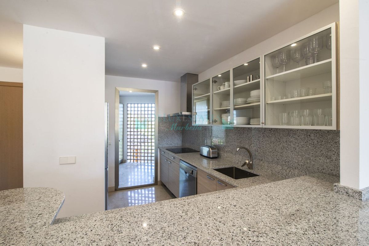 Ático en alquiler en Bel Air, Estepona