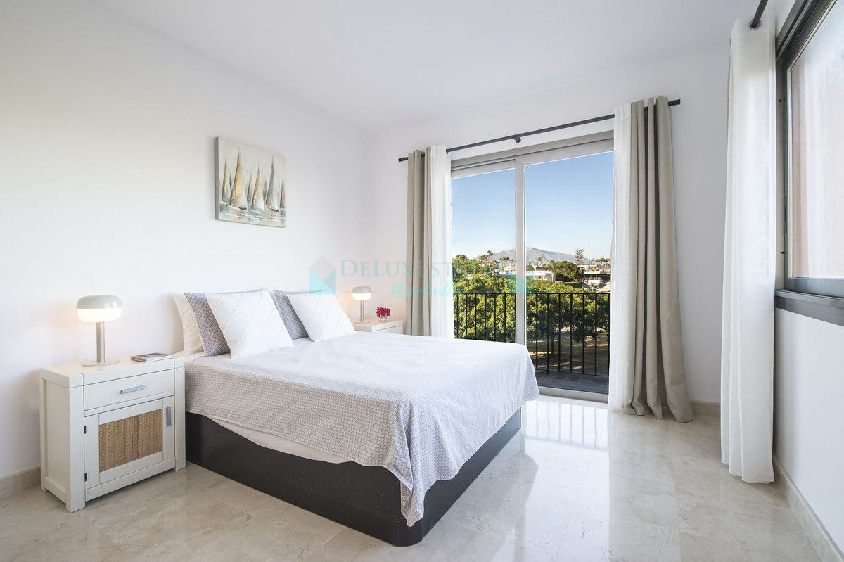 Ático en alquiler en Bel Air, Estepona