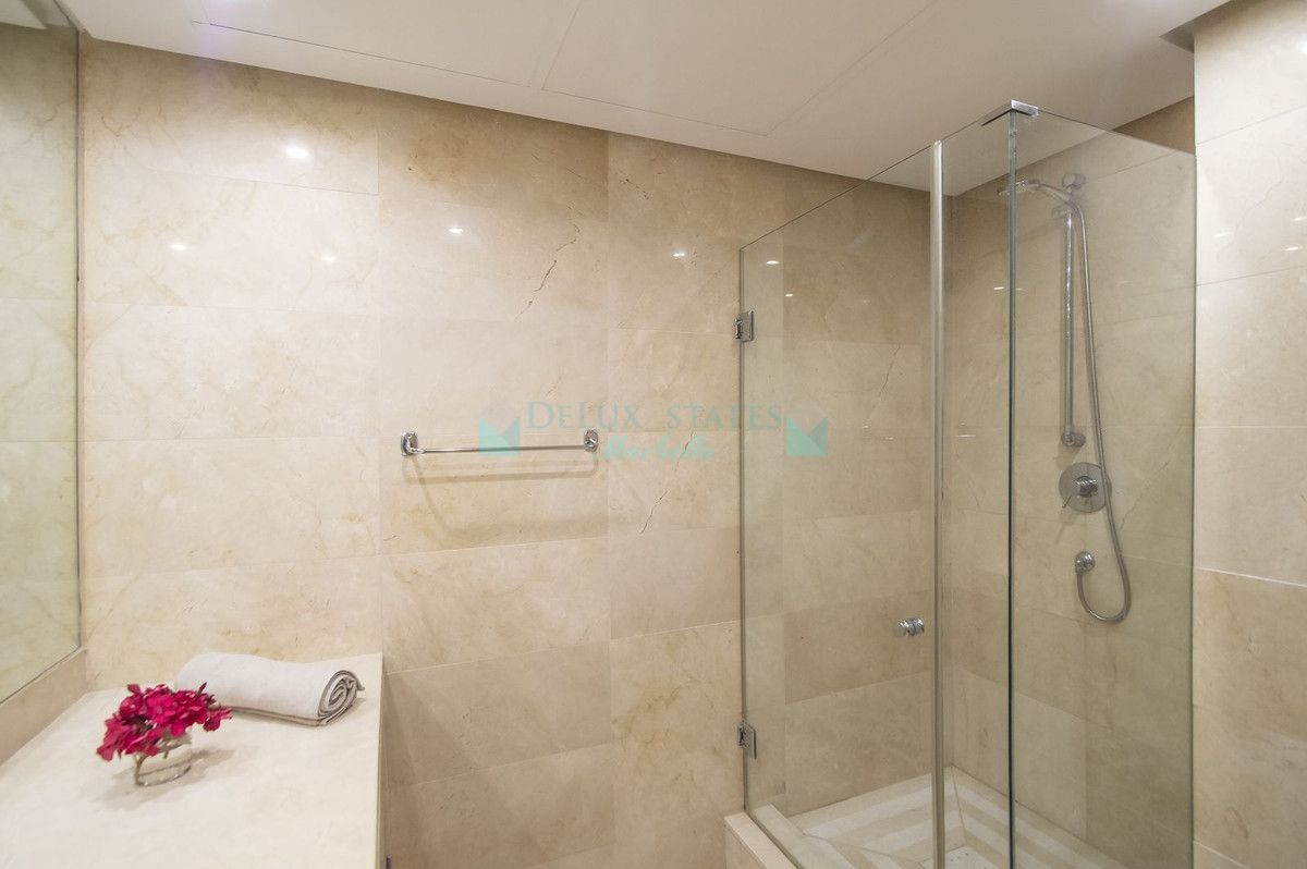 Ático en alquiler en Bel Air, Estepona