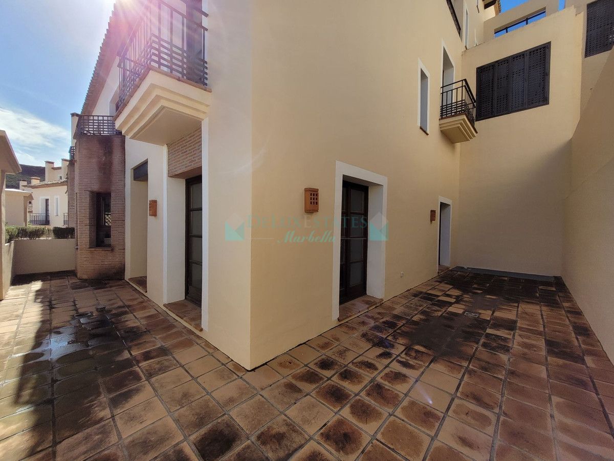 Town House for sale in Benahavis