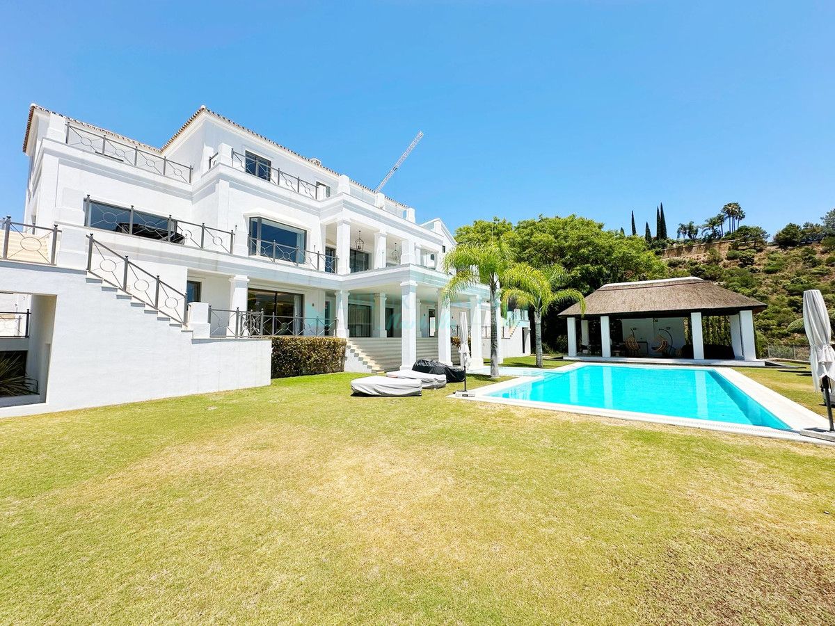 Villa for sale in El Madroñal, Benahavis