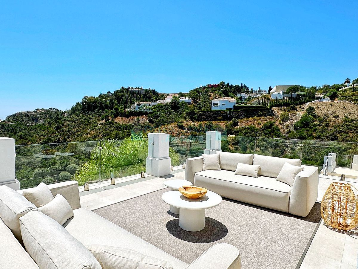 Villa for sale in El Madroñal, Benahavis