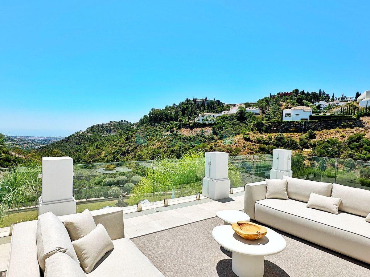 Villa for sale in El Madroñal, Benahavis