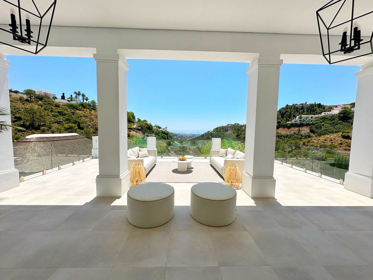 Villa for sale in El Madroñal, Benahavis