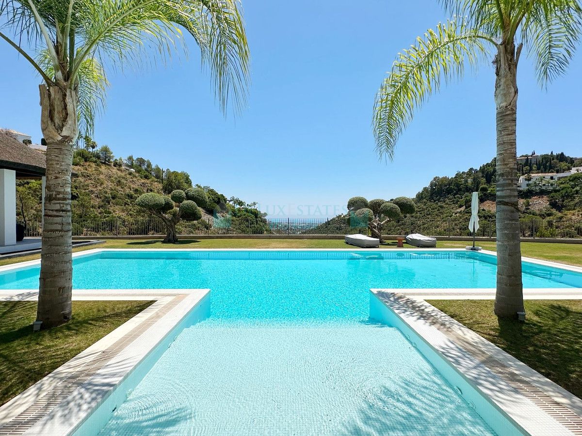 Villa for sale in El Madroñal, Benahavis