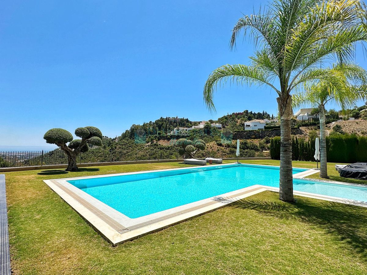 Villa for sale in El Madroñal, Benahavis