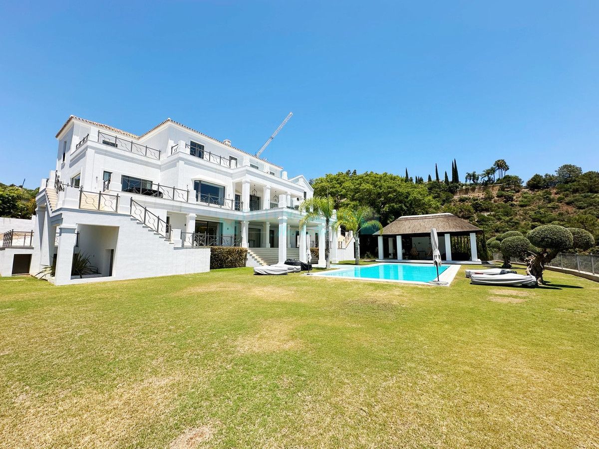 Villa for sale in El Madroñal, Benahavis