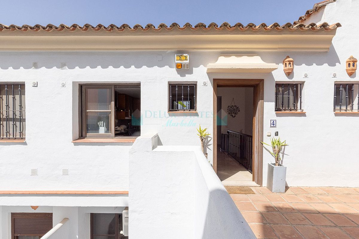 Town House for sale in Los Arqueros, Benahavis