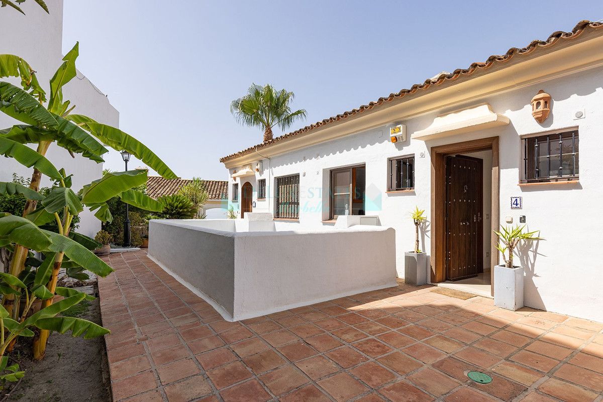 Town House for sale in Los Arqueros, Benahavis