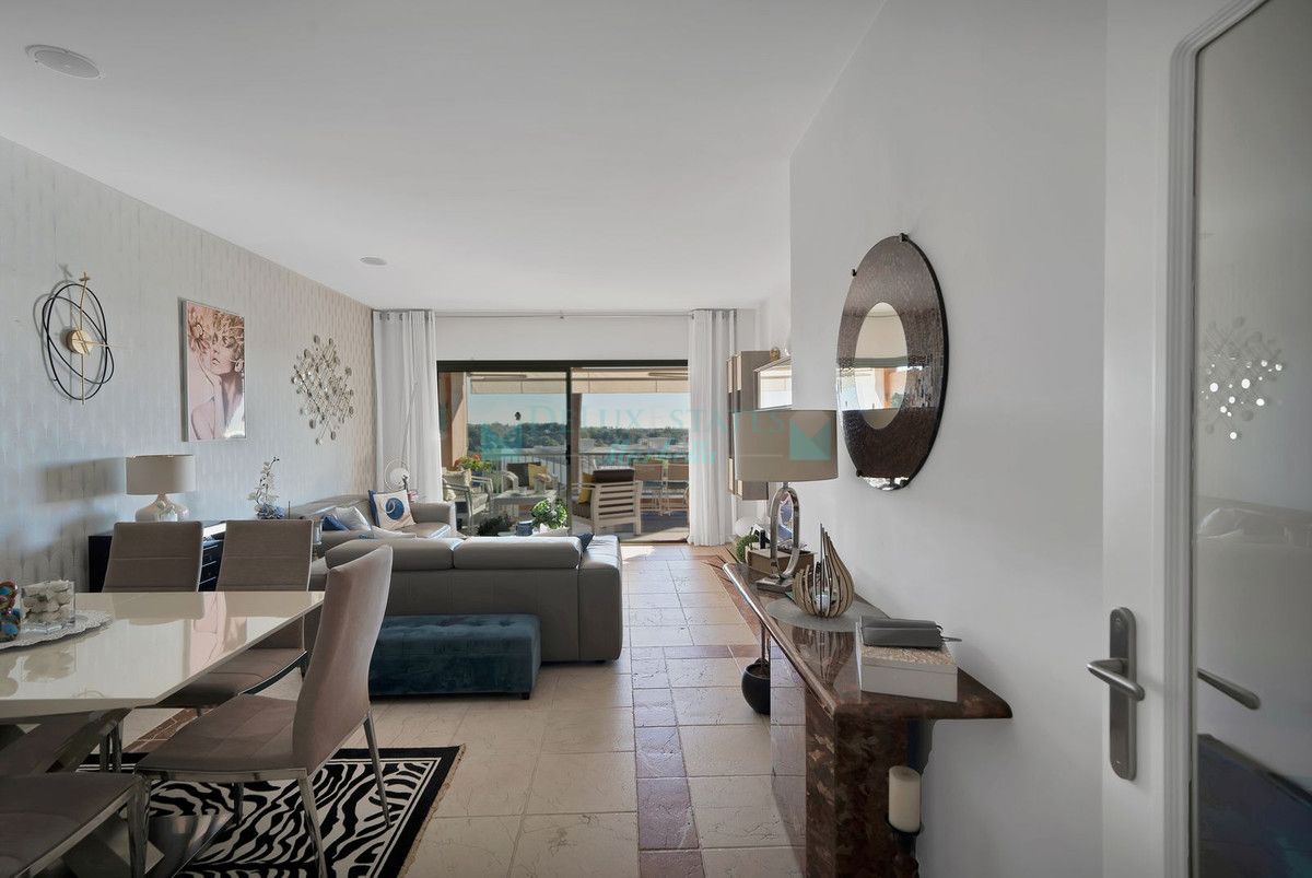 Apartment for sale in Atalaya, Estepona