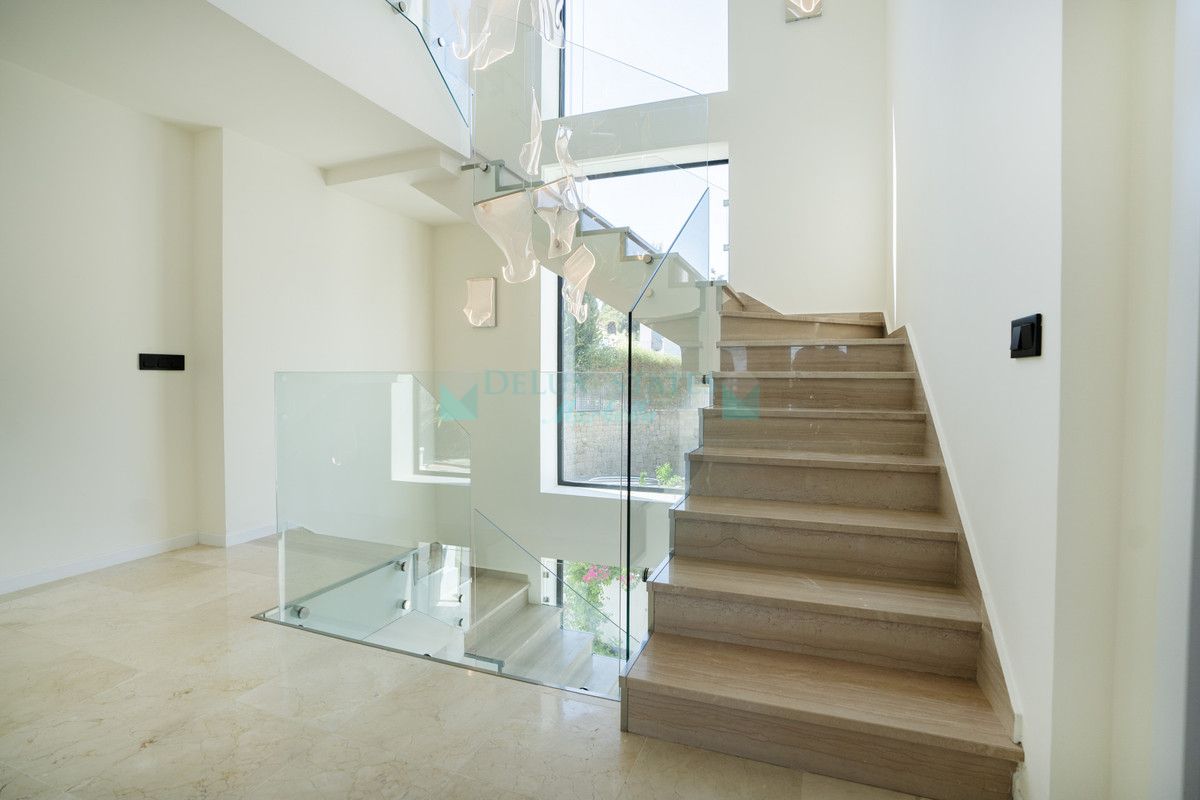 Villa for rent in Benahavis