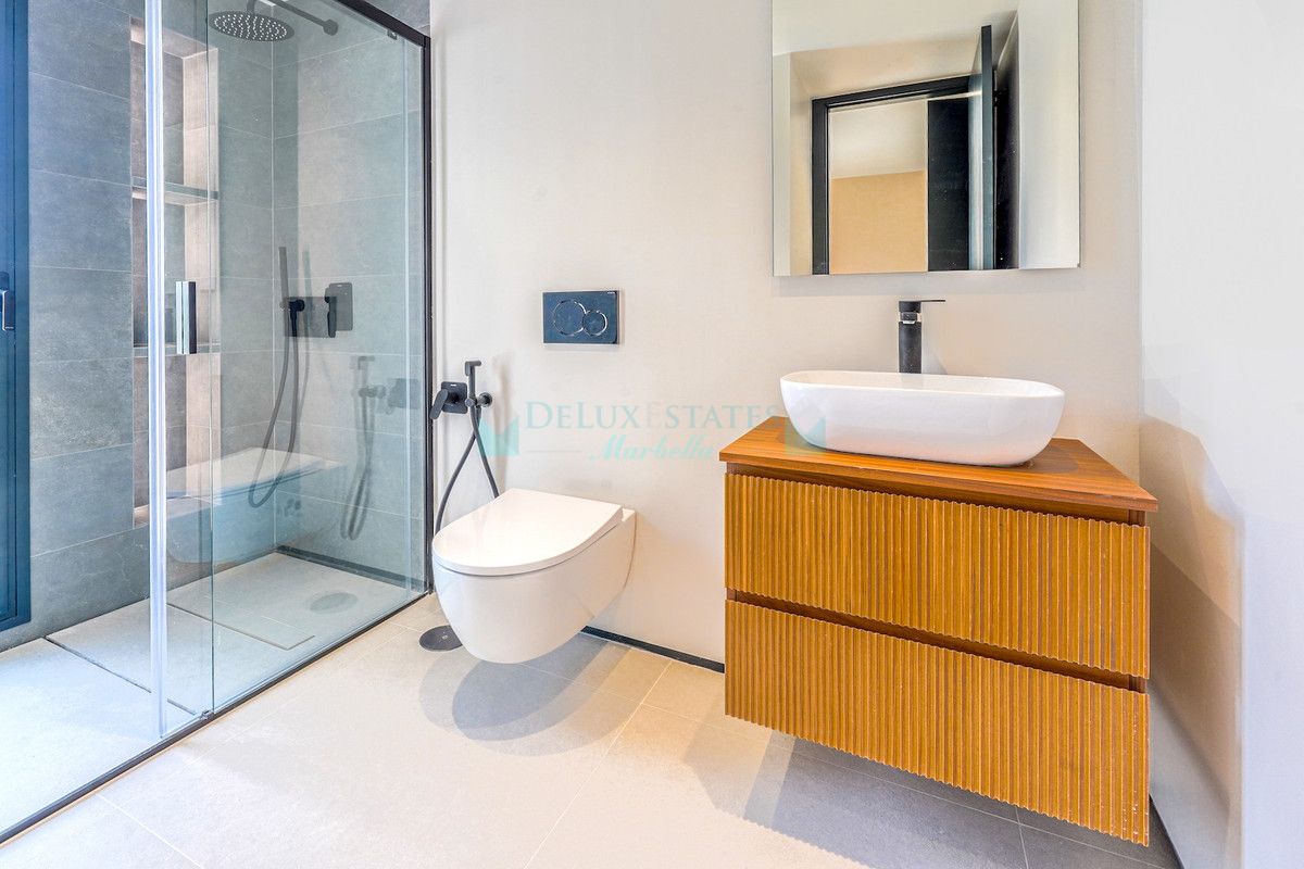 Villa for sale in Nueva Andalucia