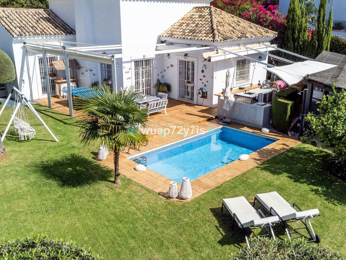 Villa en venta en Istan