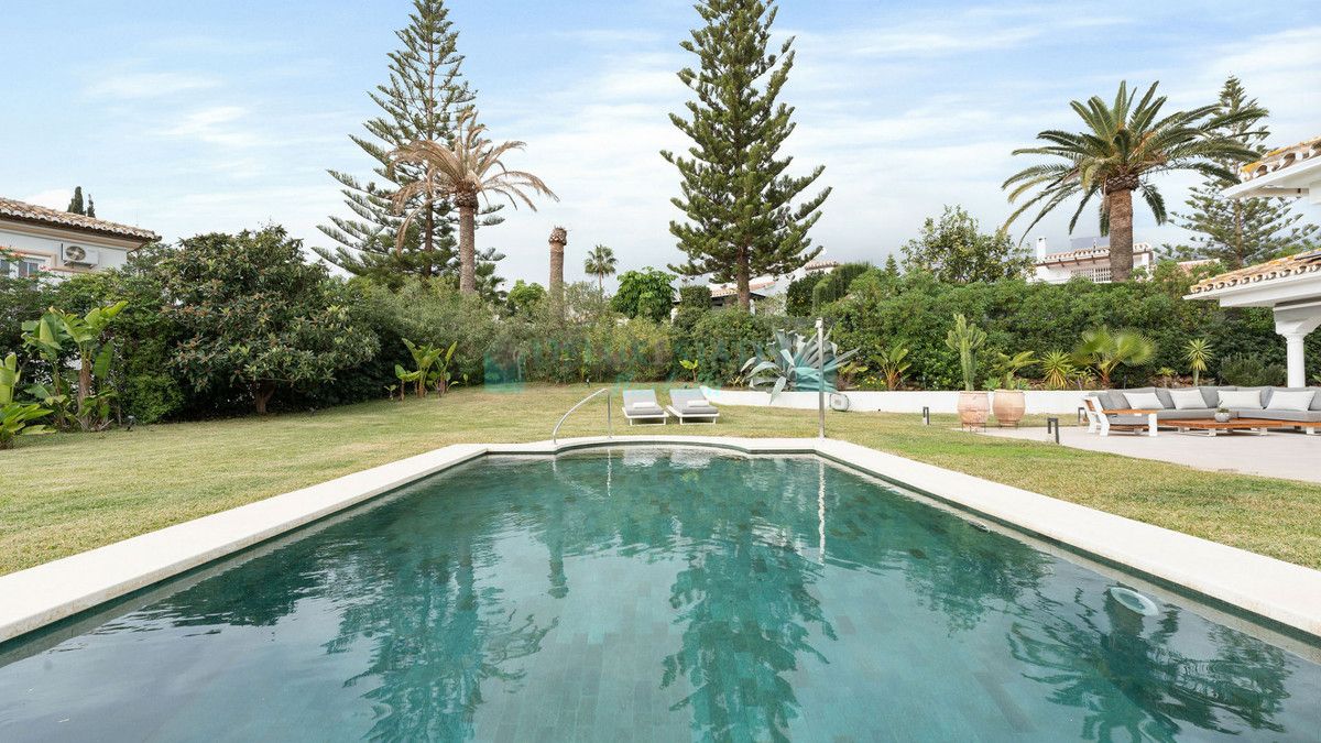 Villa for sale in Elviria, Marbella East