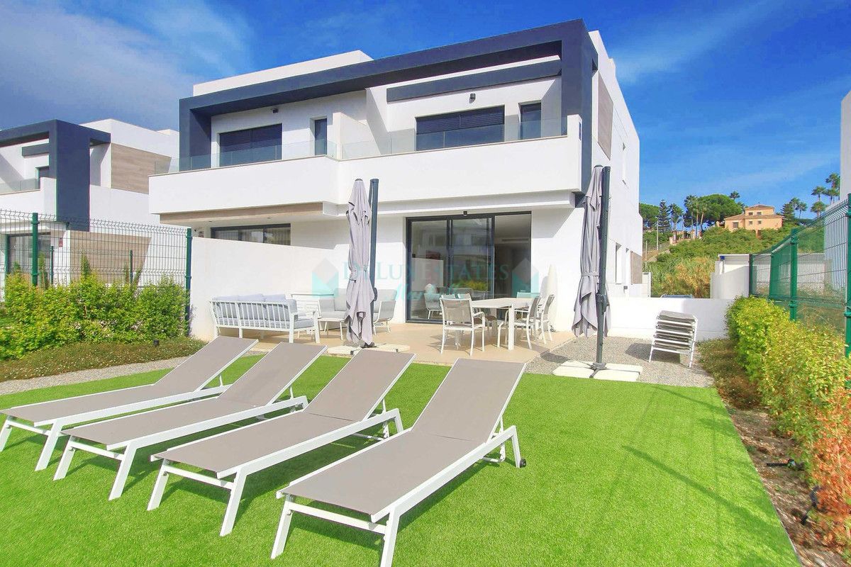 Semi Detached Villa for rent in Selwo, Estepona