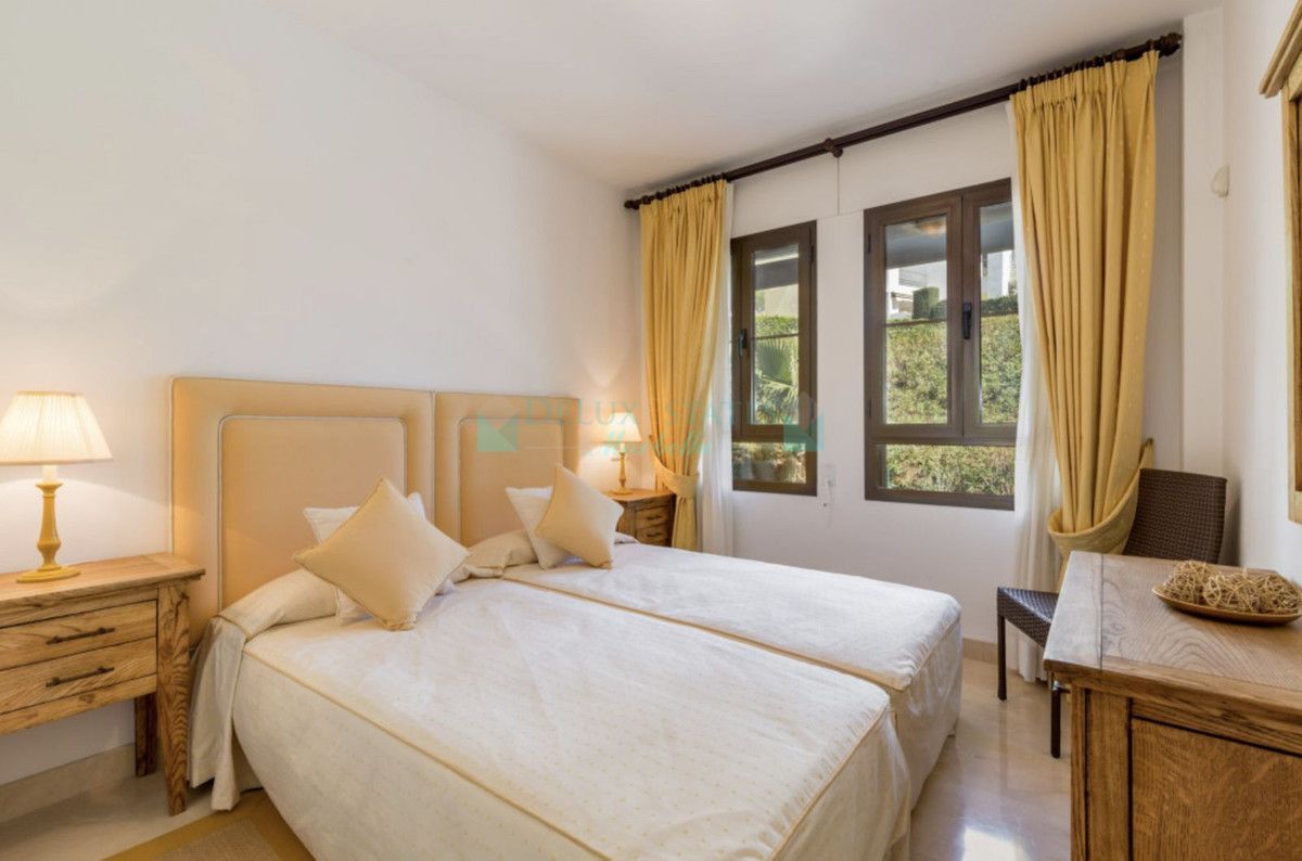 Ground Floor Apartment for sale in Los Arqueros, Benahavis