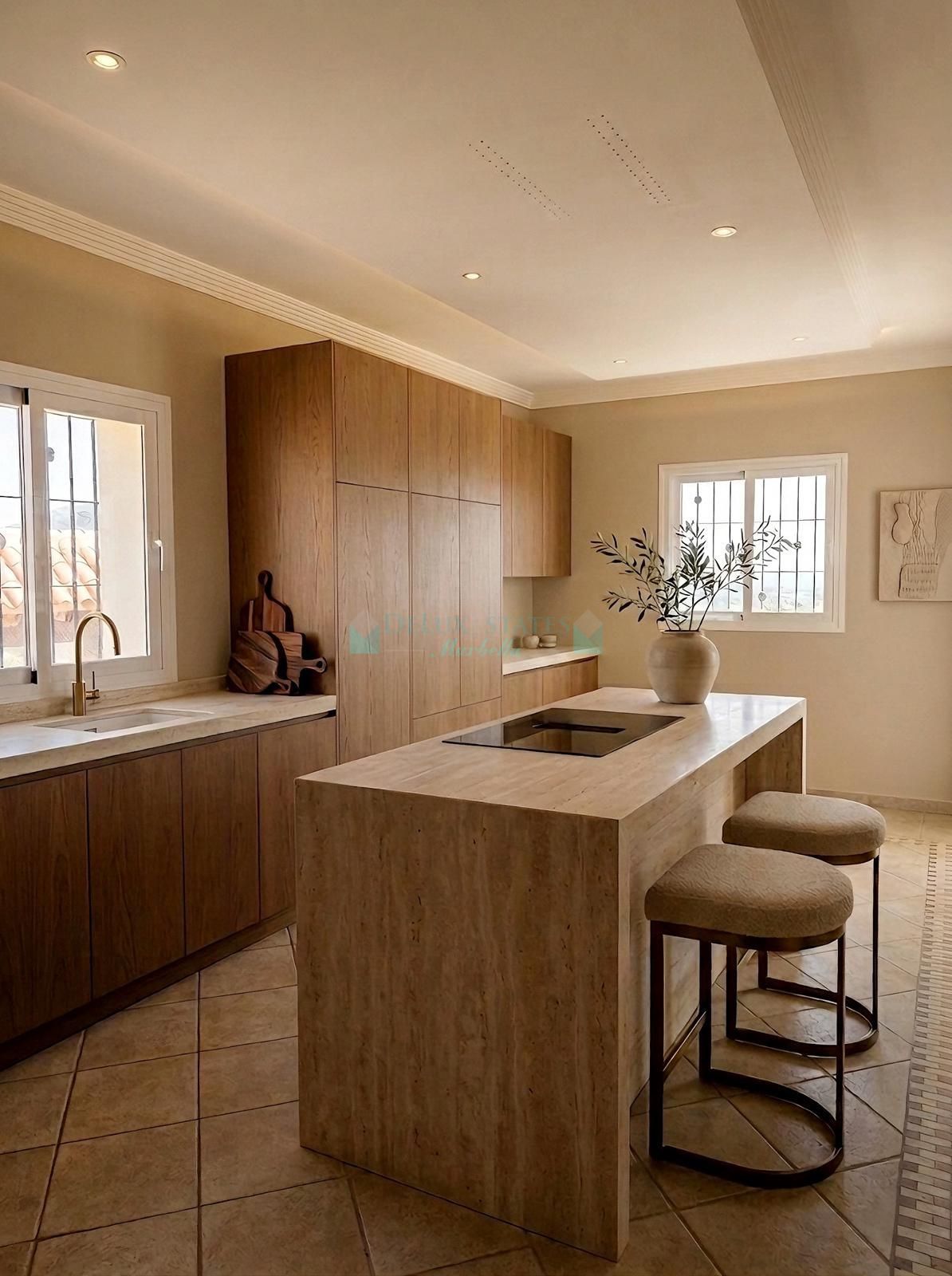 Villa for sale in La Mairena, Marbella East