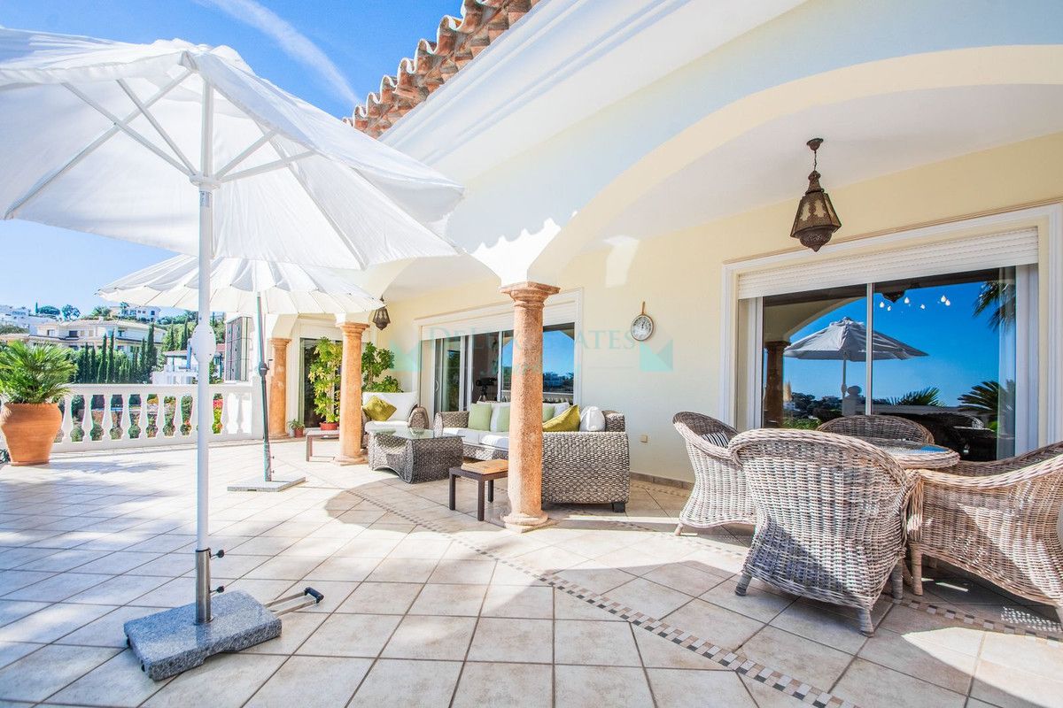 Villa for sale in La Mairena, Marbella East