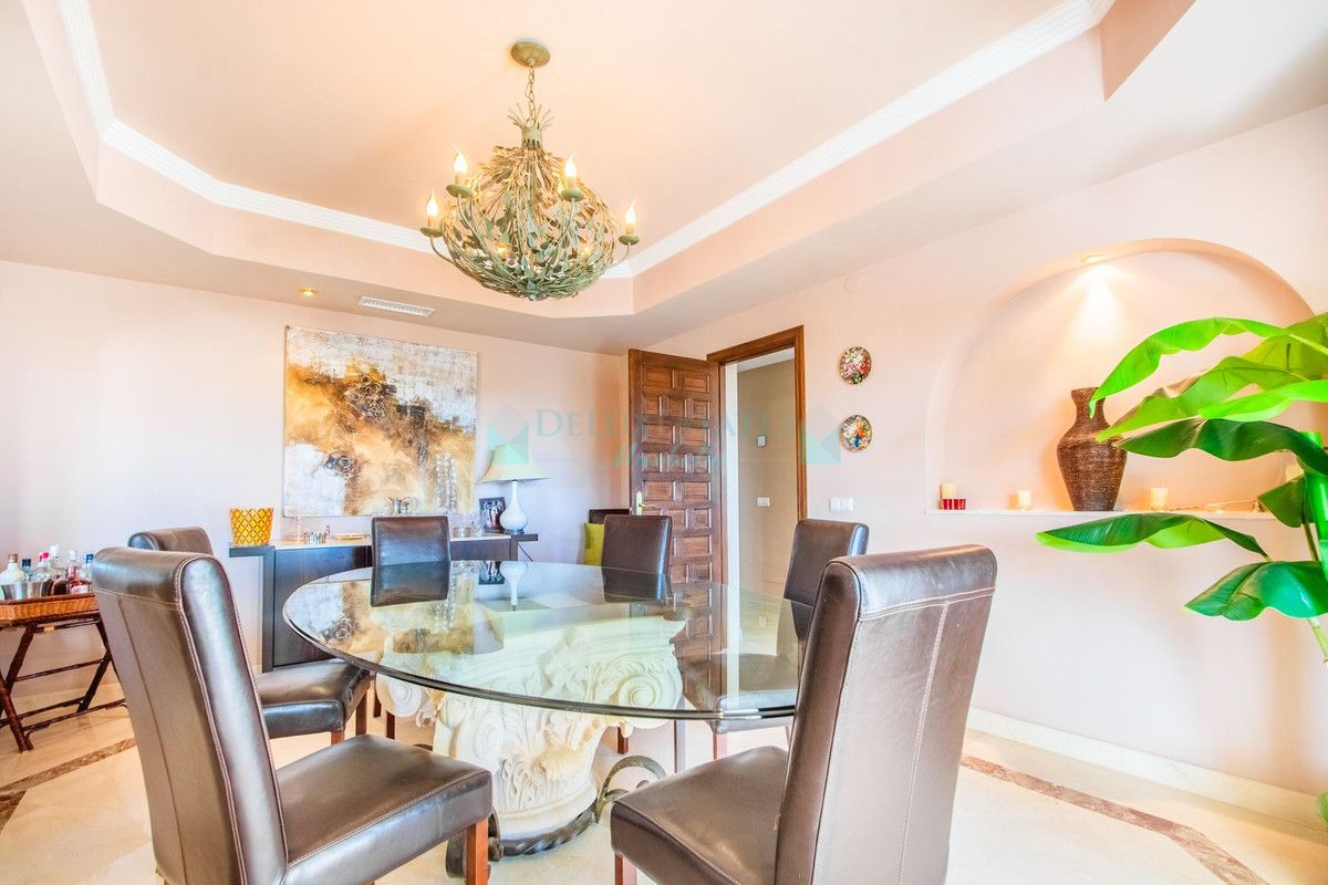 Villa for sale in La Mairena, Marbella East