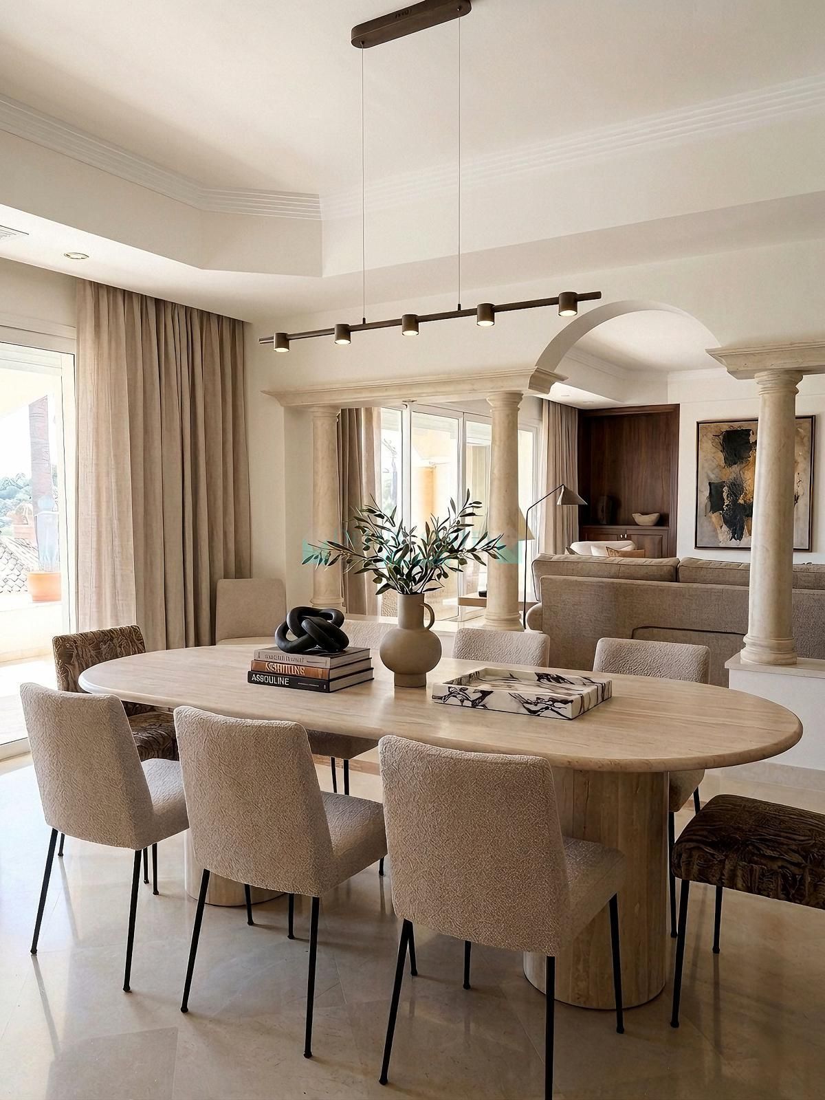 Villa for sale in La Mairena, Marbella East