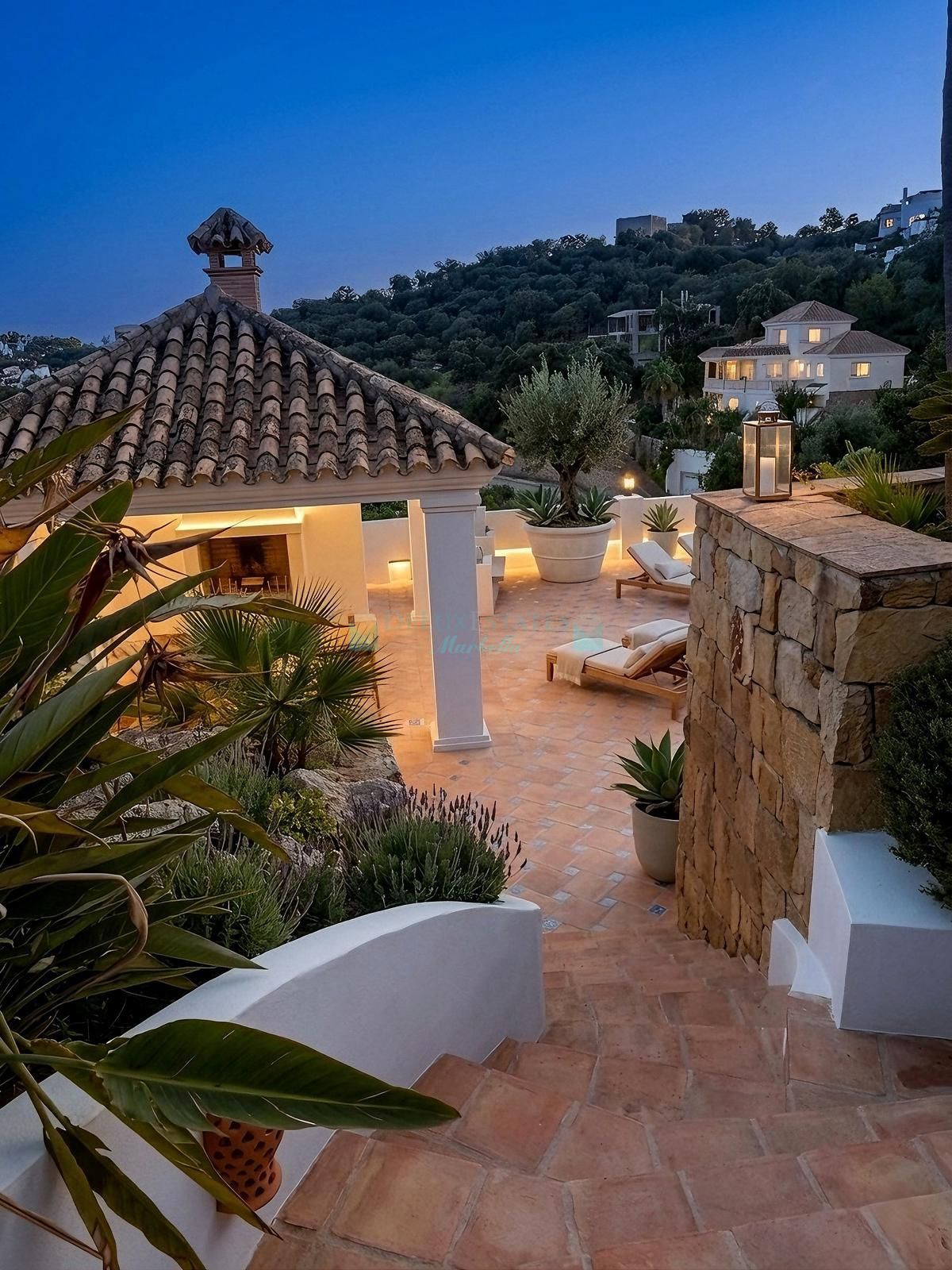 Villa for sale in La Mairena, Marbella East