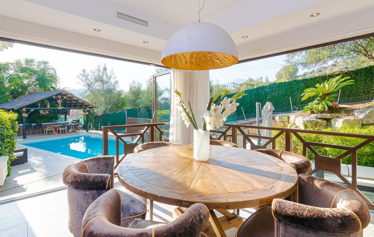 Villa for sale in Nueva Andalucia